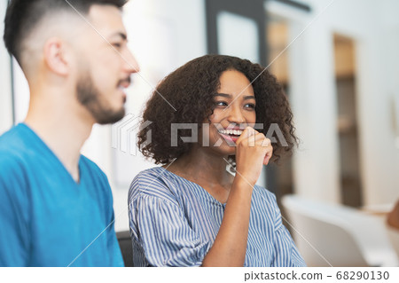 情侶聊天的圖片 情侶聊天的圖片 68290130
