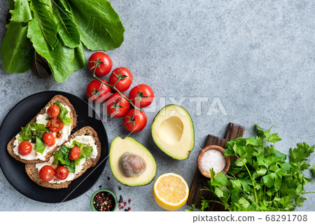 Healthy vegetarian toast with grilled cherry tomatoes Healthy vegetarian toast with grilled cherry tomatoes 68291708