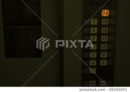 Elevator control panel 68292043