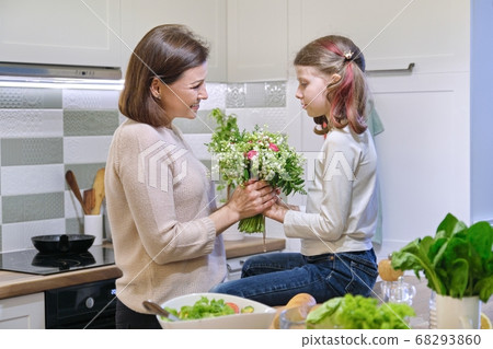 Mothers day, daughter child gives mother bouquet of spring flowers 68293860