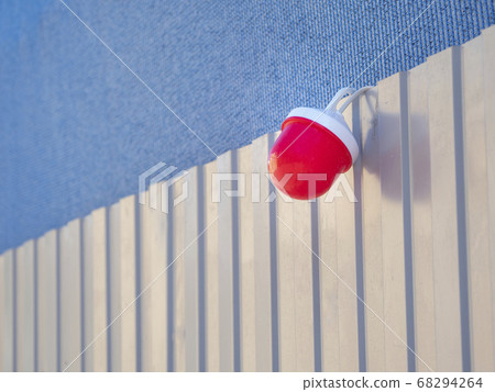 Red warning light on the fence 68294264