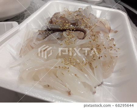 Fresh squid sashimi 68295644