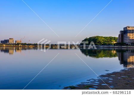 Morning scenery of Mishima waters (Kashii coast promenade Island City) [Higashi-ku, Fukuoka City] 68296118