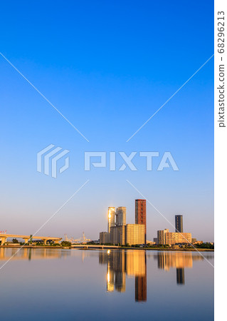 Morning scenery of Mishima waters (Kashii coast promenade Island City) [Higashi-ku, Fukuoka City] 68296213