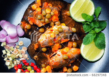 Spicy Canned Sardine Salad (Yum Pla Ka-Pong) 68297348