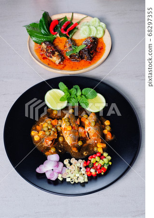 Spicy Canned Sardine Salad (Yum Pla Ka-Pong) Spicy Canned Sardine Salad (Yum Pla Ka-Pong) 68297355