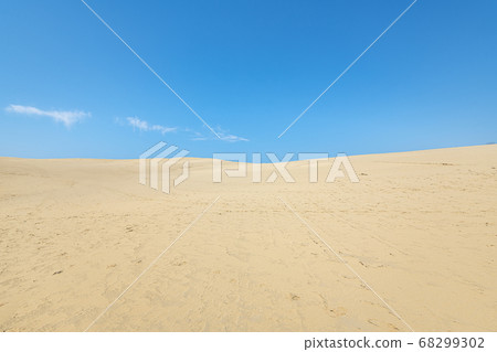 Tottori City, Tottori Blue Sky and Tottori Sand Dunes Tottori City, Tottori Blue Sky and Tottori Sand Dunes 68299302