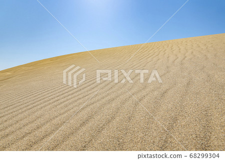 Tottori City, Tottori Blue Sky and Tottori Sand Dunes 68299304