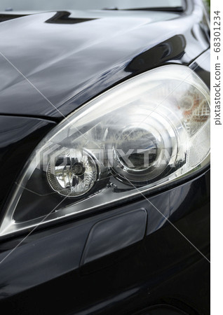 Car headlight (yellowing deteriorated before polishing) Car headlight (yellowing deteriorated before polishing) 68301234