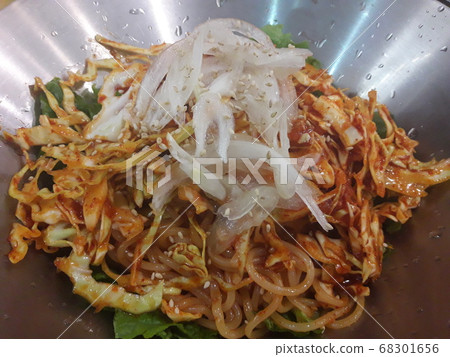 Jjolmyeon與蔬菜 68301656