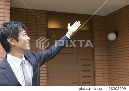 Real estate sales 68302299