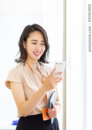 女性辦公室智能手機 68302908