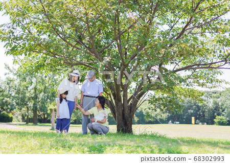 Happy family/family image 68302993