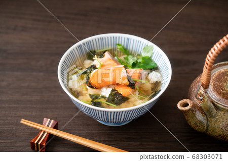 Chopped green onions Chopped green onions 68303071