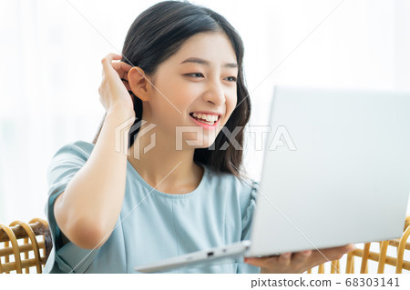 woman working and studying at home woman working and studying at home 68303141