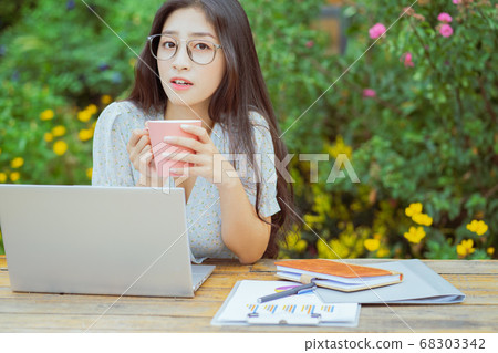 the woman is working in the garden 68303342