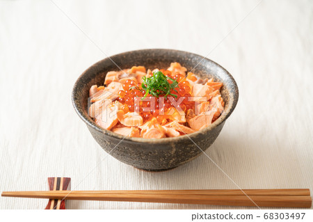 A salmon roe on rice bowl 68303497