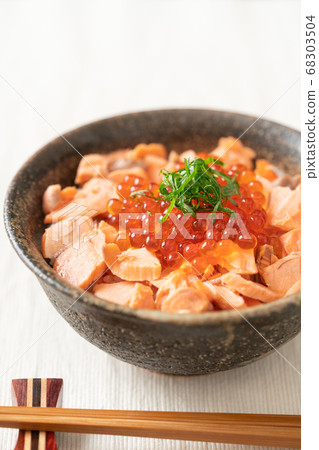 在飯碗的三文魚獐鹿 68303504