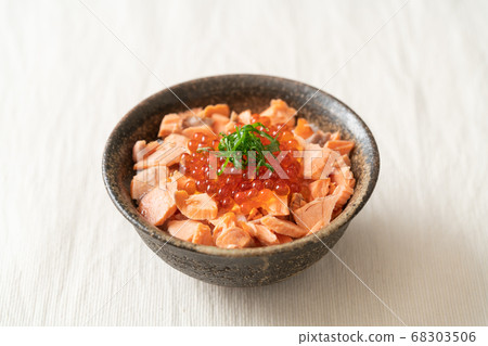 在飯碗的三文魚獐鹿 68303506