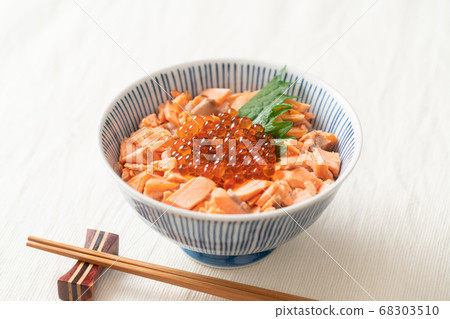 在飯碗的三文魚獐鹿 68303510