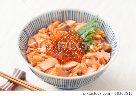 在飯碗的三文魚獐鹿 68303512