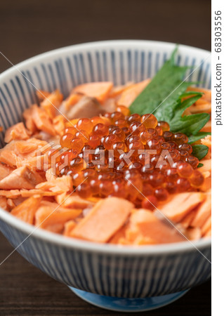 在飯碗的三文魚獐鹿 68303556