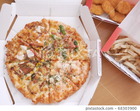 披薩和配菜 68303900
