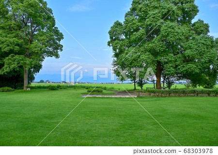 在草坪公園廣場@志賀看的伊吹山的夏日風景 68303978