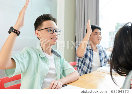 Students raising hands 68304573
