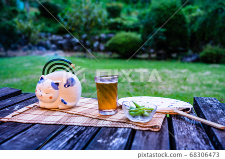 夏日傍晚清涼啤酒 68306473