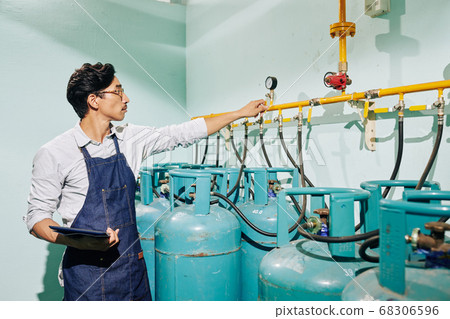 Controlling gas pressure Controlling gas pressure 68306596
