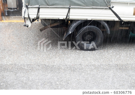 The rainy season 68306776