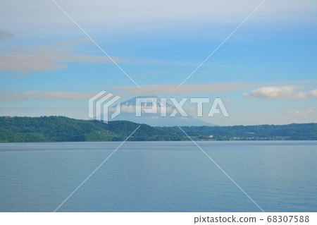 Lake Toya and Mount Yotei 68307588