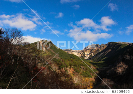 秋天的山峰 68309495
