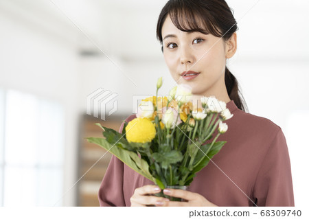 有花的一個少婦 68309740