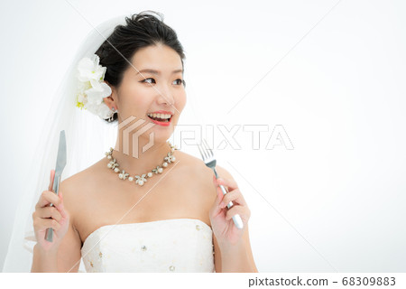 穿著婚紗的女人 穿著婚紗的女人 68309883
