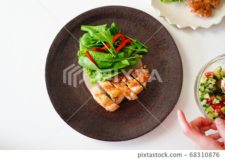 Ravigot sauce for grilled chicken Ravigot sauce for grilled chicken 68310876