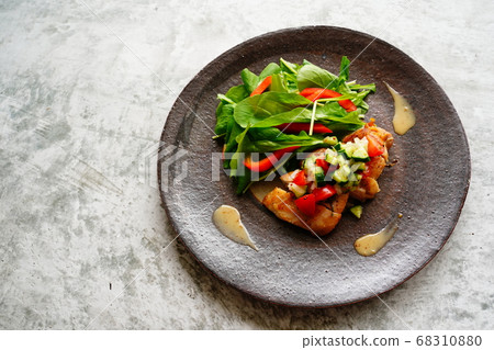 Ravigot sauce for grilled chicken Ravigot sauce for grilled chicken 68310880