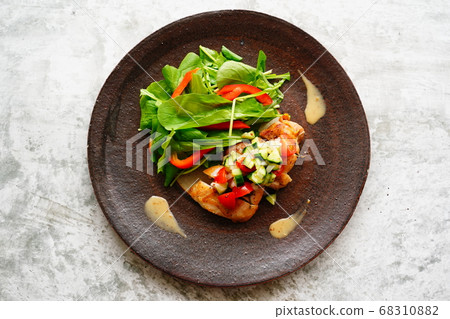 Ravigot sauce for grilled chicken Ravigot sauce for grilled chicken 68310882