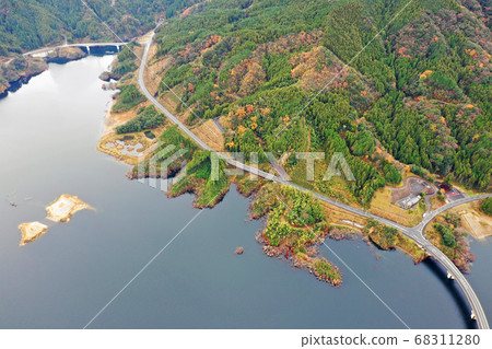 Lakeside scenery of Gokayama dam Lakeside scenery of Gokayama dam 68311280
