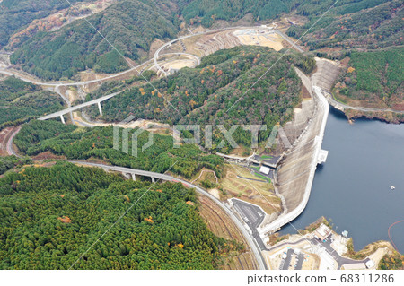 從五ka山壩上空的天空 從五ka山壩上空的天空 68311286