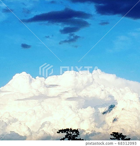 盛夏[八月]晚上，關東上空出現了巨大的白色入口雲 68312093