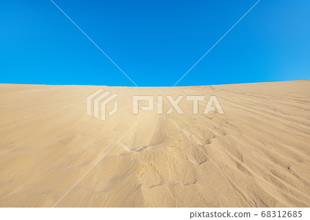 Tottori City, Tottori Blue Sky and Tottori Sand Dunes 68312685