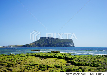 Seongsan Ilchulbong Peak from Gwangchigi Beach Seongsan Ilchulbong Peak from Gwangchigi Beach 68313847