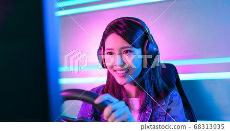 cybersport gamer play car racing 68313935