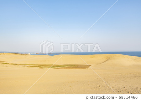 Tottori City, Tottori Blue Sky and Tottori Sand Dunes 68314466