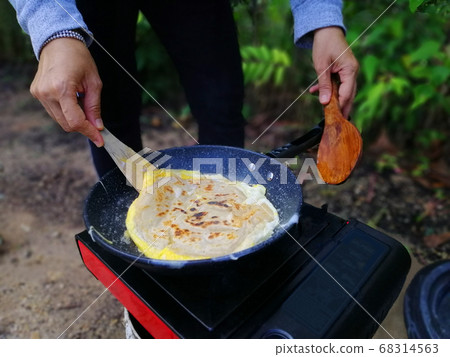 Outdoor camp fire and cooking Outdoor camp fire and cooking 68314563