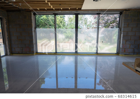 Screeding over underfloor heating pipes in residential property 68314615