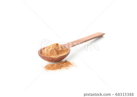 Wooden spoon with cinnamon powder isolated on 68315388