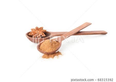Wooden spoons with cinnamon powder and anise 68315392